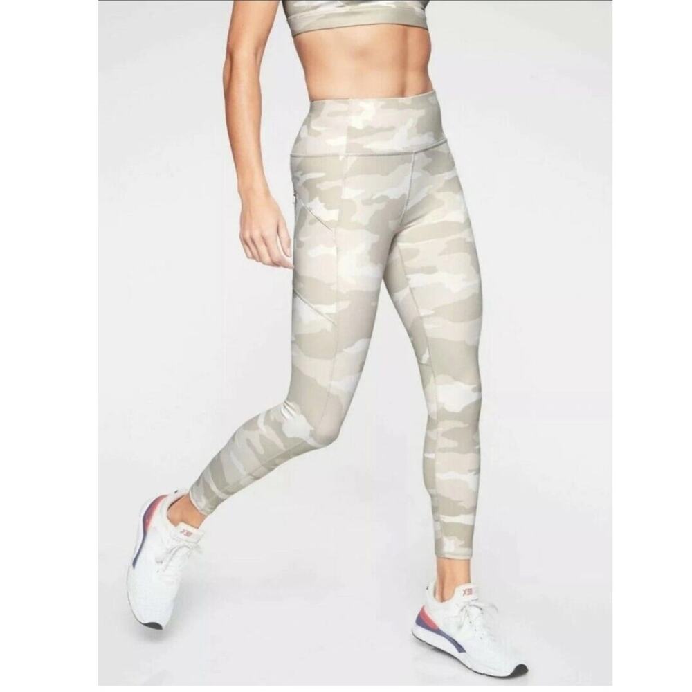 Athleta Contender White Camo 7/8 Tight Leggings Size M‎